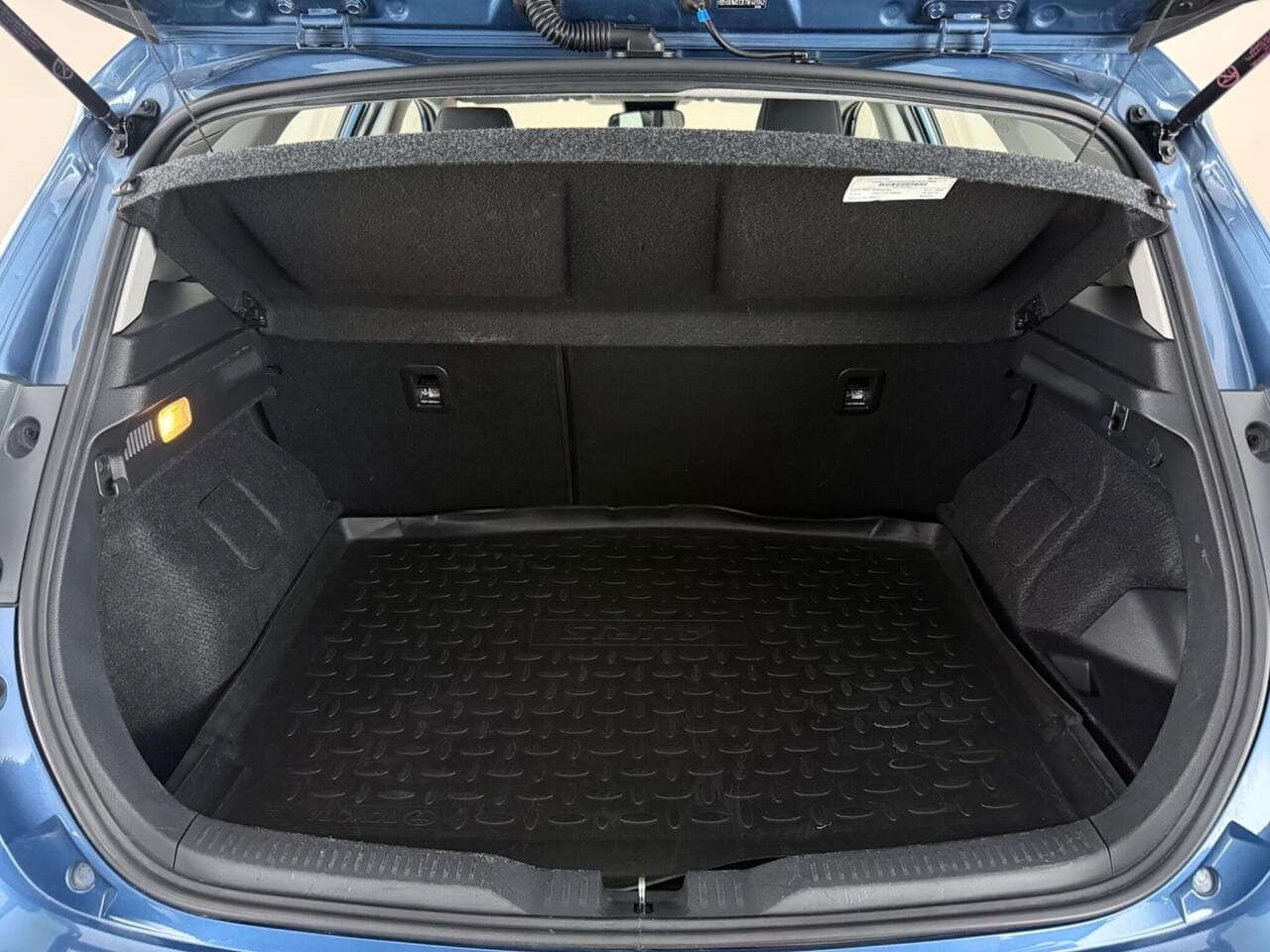 Toyota Auris thumbnail Boot