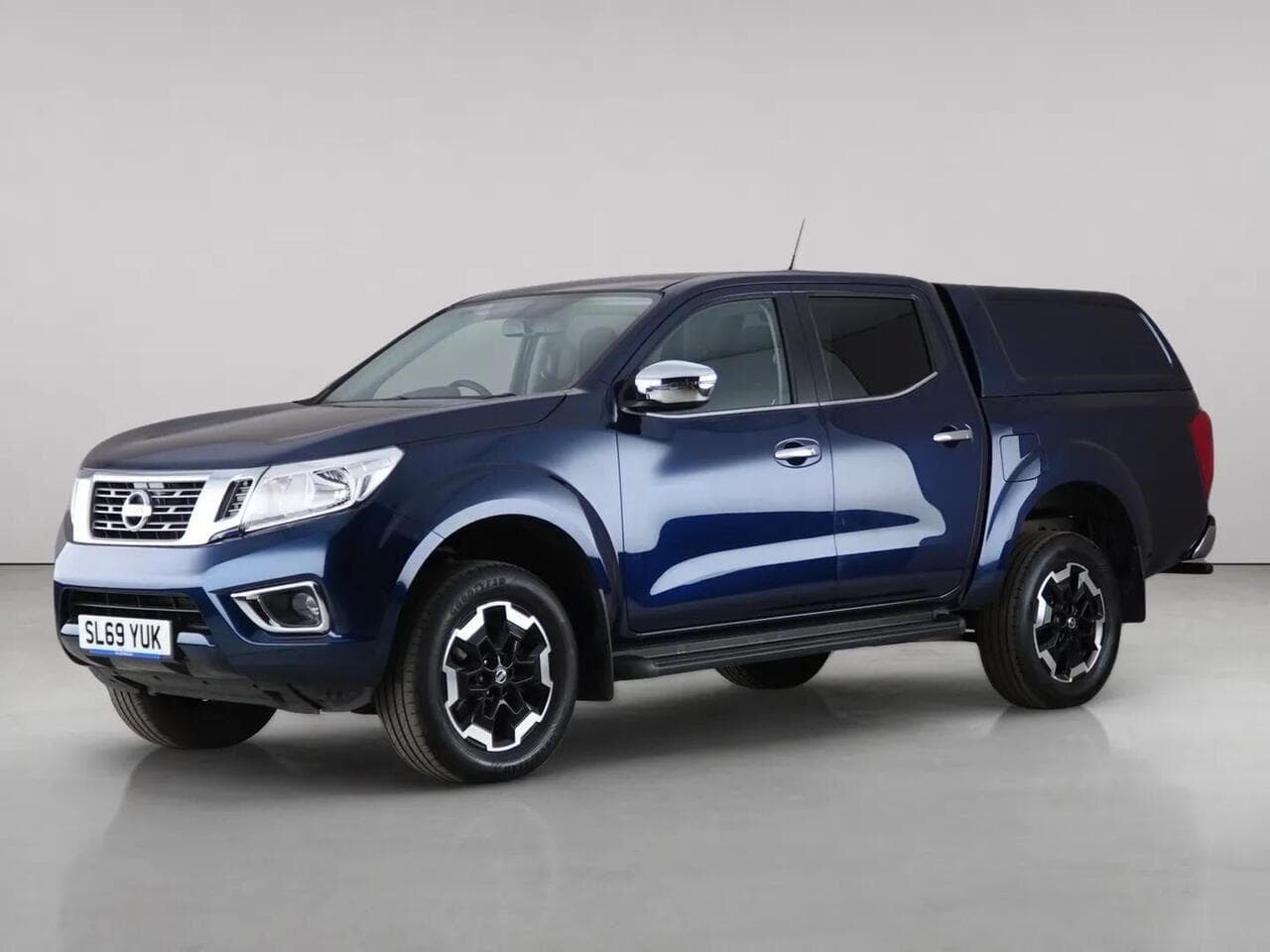 Nissan Navara thumbnail Front Left