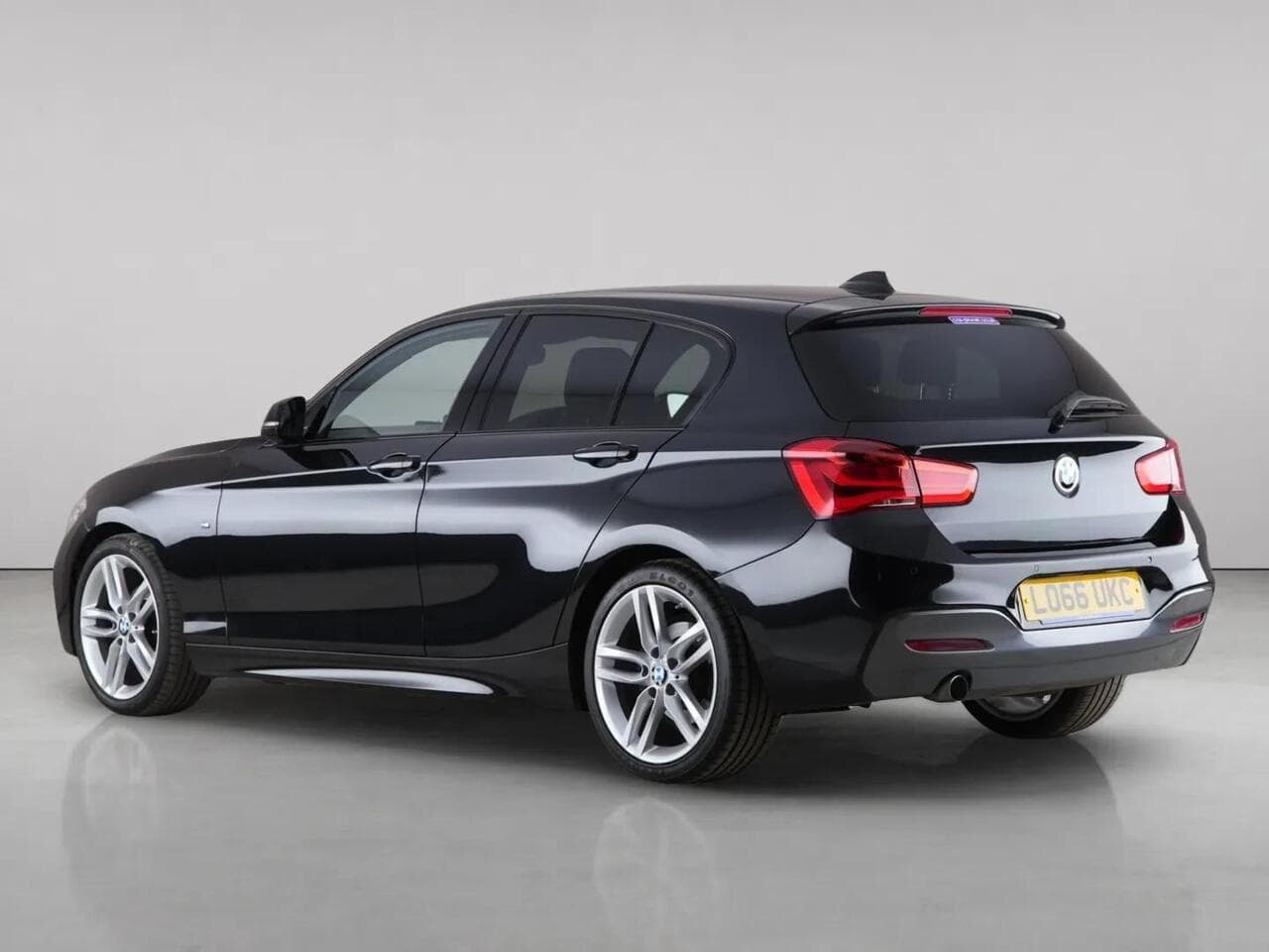BMW 1 Series thumbnail Rear Left