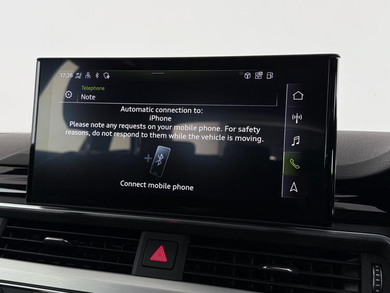 Audi A4 Avant thumbnail Infotainment System