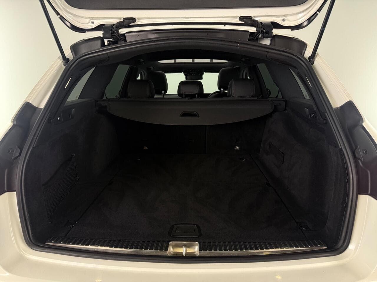 Mercedes-Benz E Class thumbnail Boot