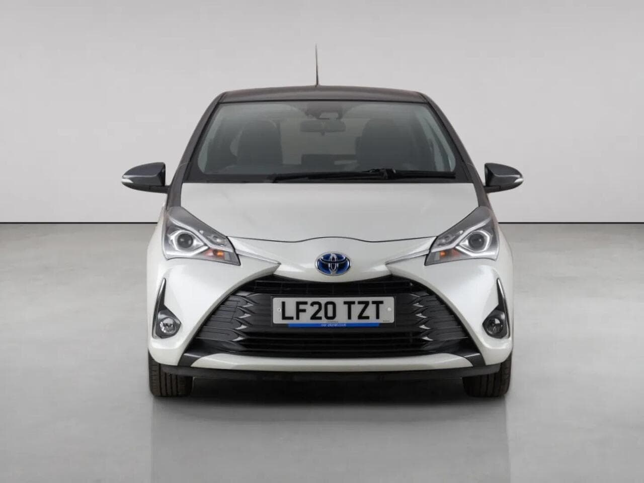 Toyota Yaris thumbnail Front