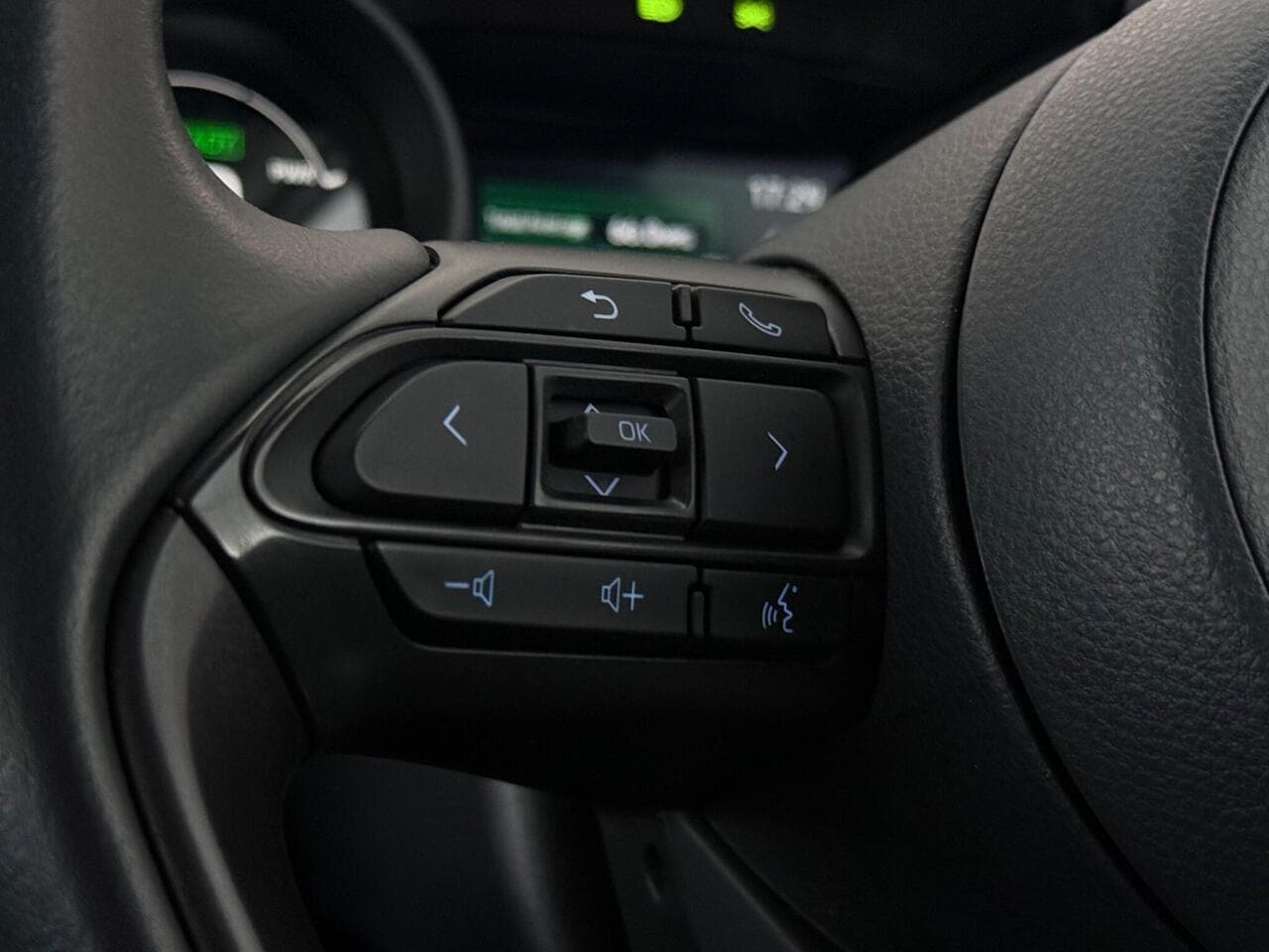 Toyota Yaris Cross thumbnail Misc Controls
