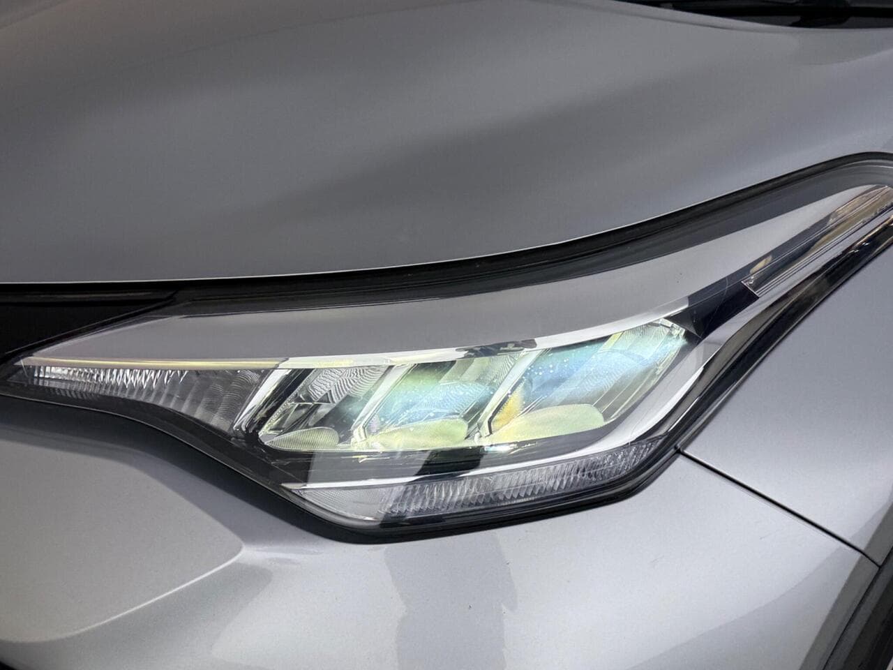 Toyota C-HR thumbnail Lights Front