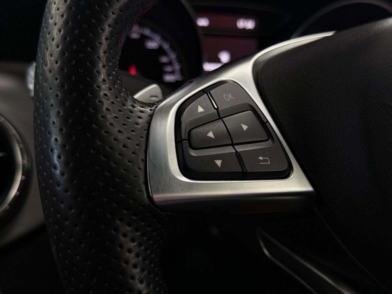 Mercedes-Benz CLA thumbnail Misc Controls