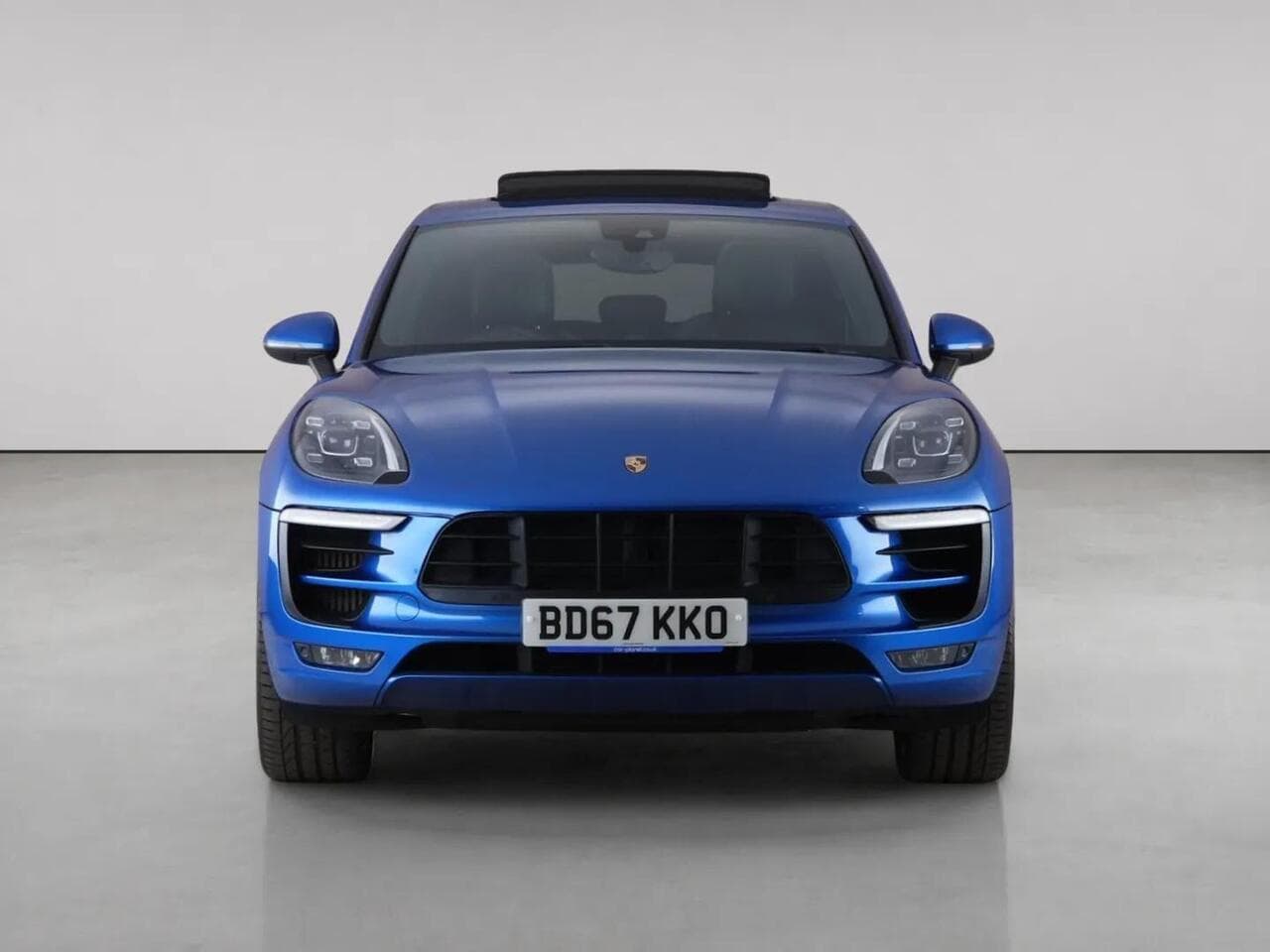 Porsche Macan thumbnail Front