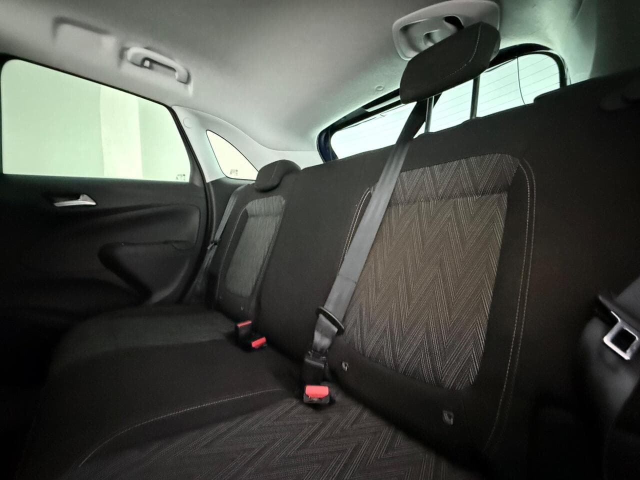 Vauxhall Crossland X thumbnail Seats Rear