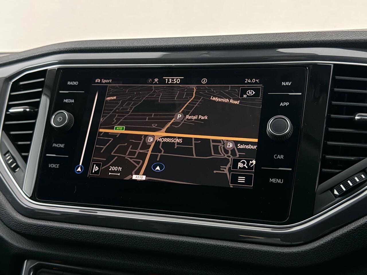 Volkswagen T-Roc thumbnail Infotainment System
