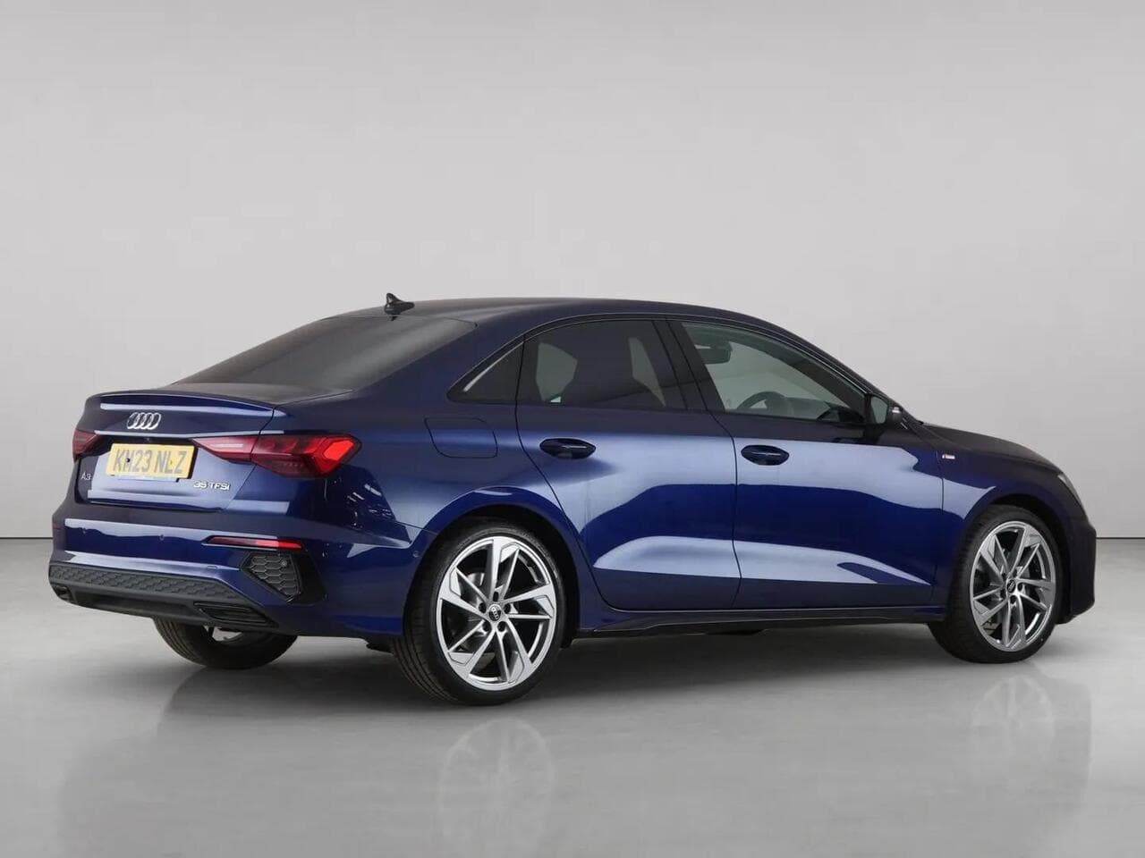 Audi A3 thumbnail Side Right