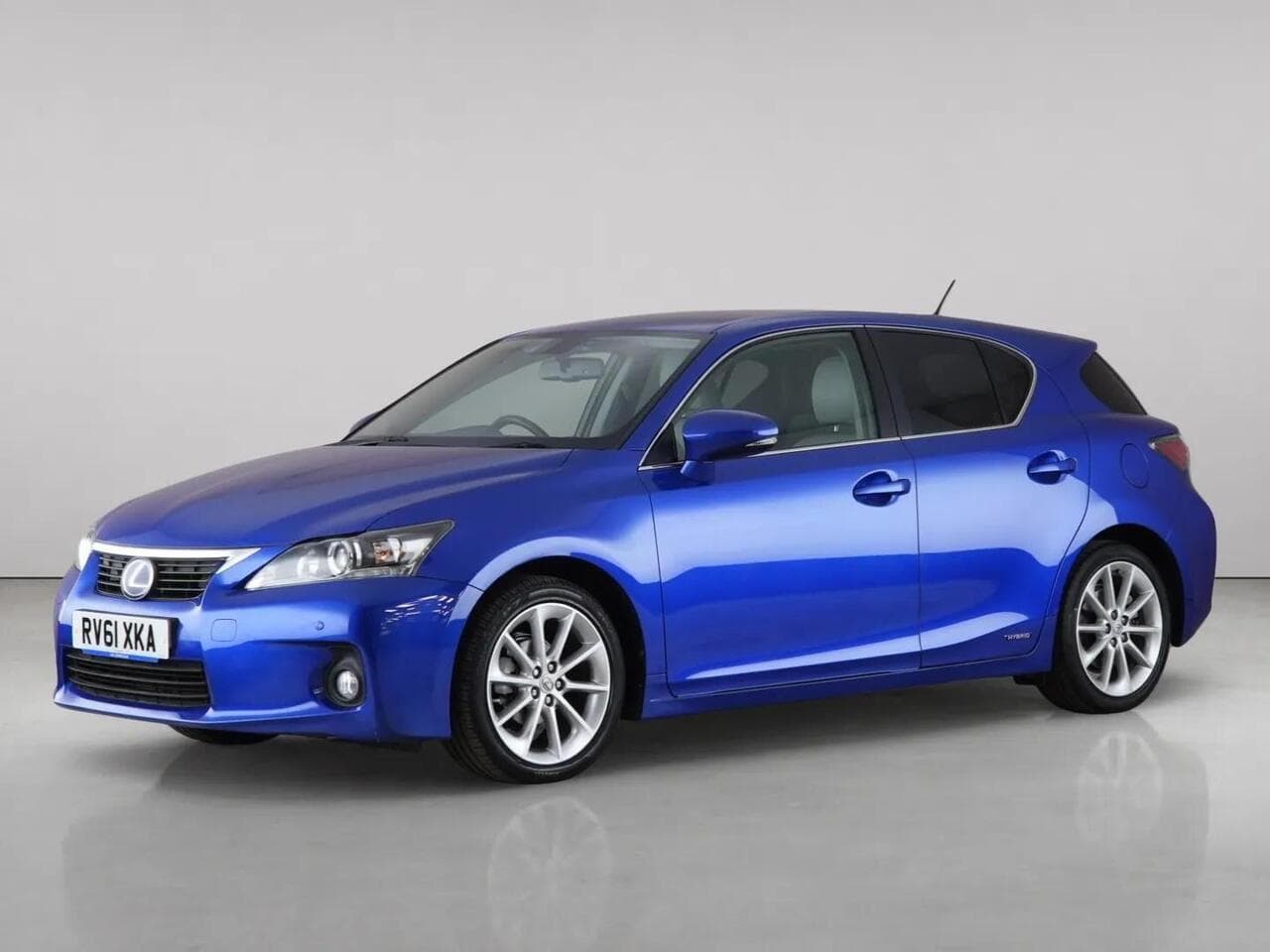 Lexus CT thumbnail Front Left