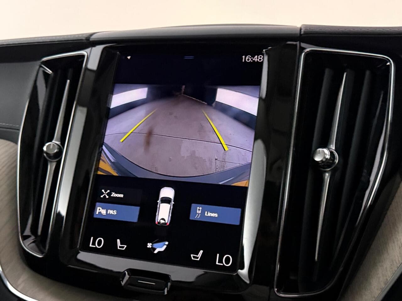 Volvo XC60 thumbnail Infotainment System