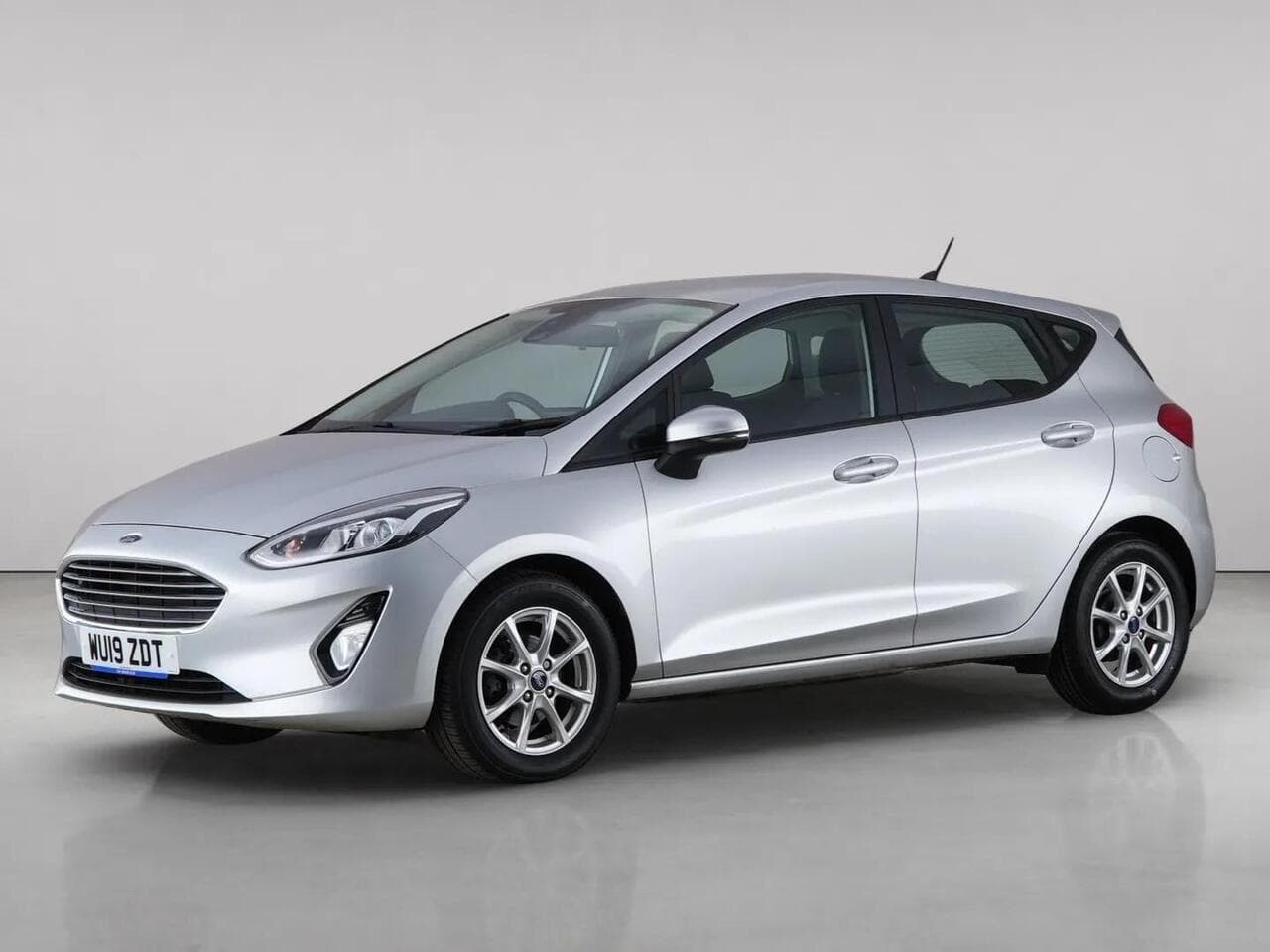 Ford Fiesta thumbnail Front Left