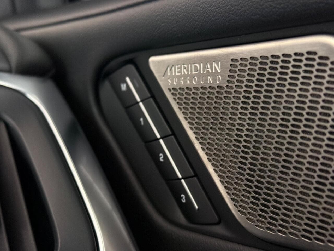 Jaguar I-PACE thumbnail Misc Controls
