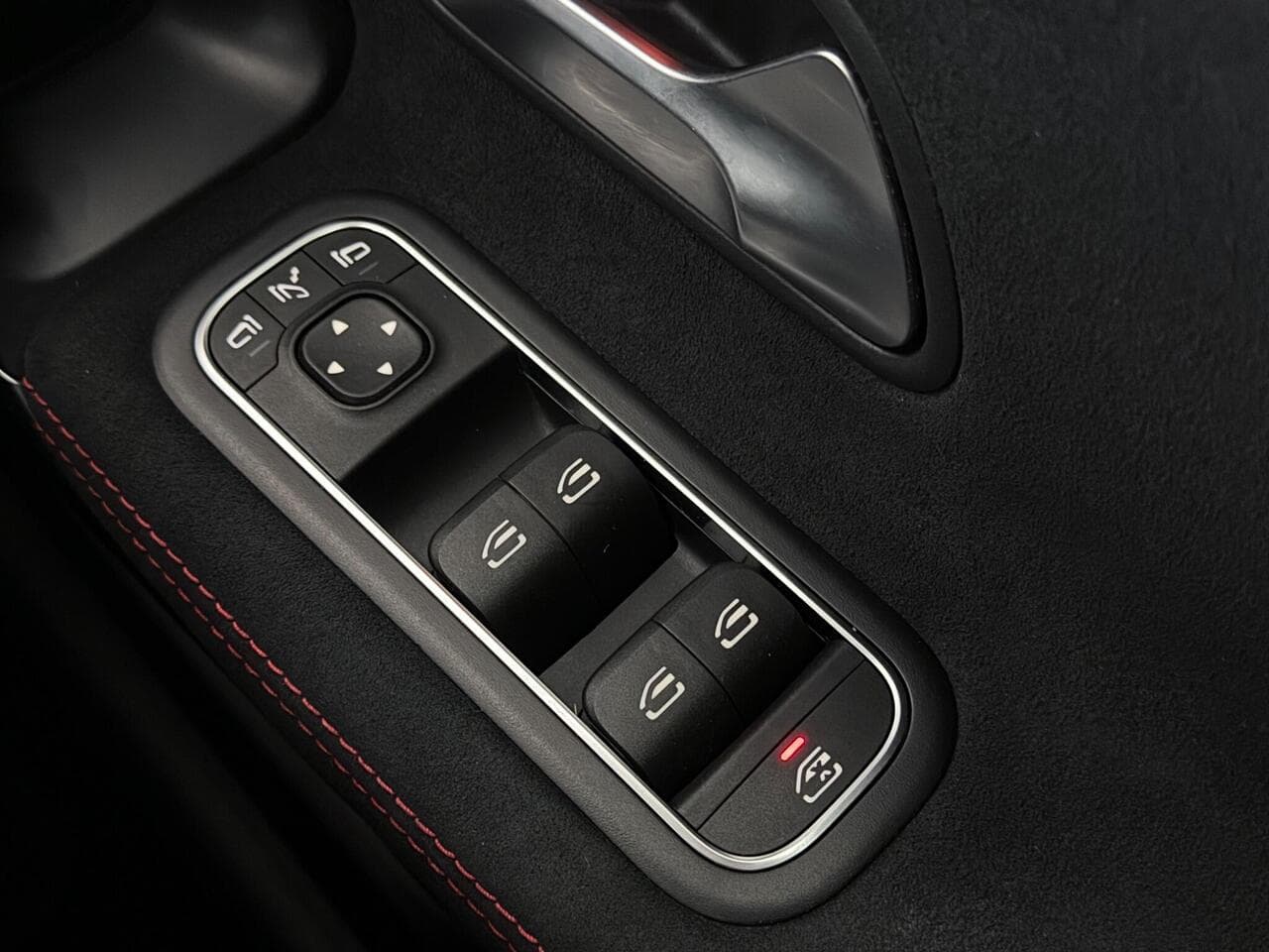 Mercedes-Benz A Class thumbnail Misc Controls