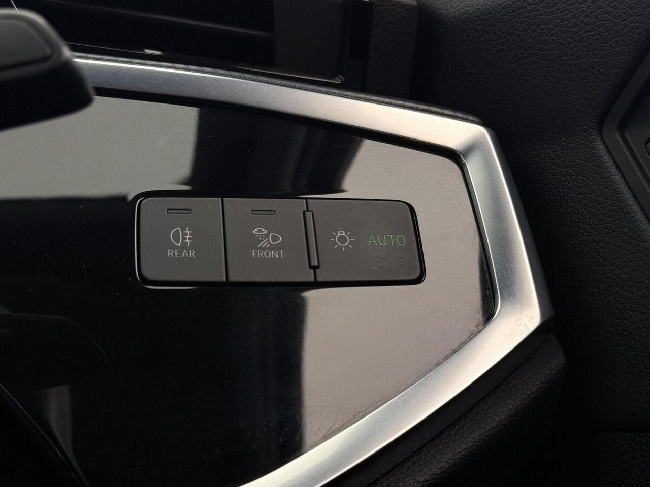 Audi Q3 thumbnail Misc Controls