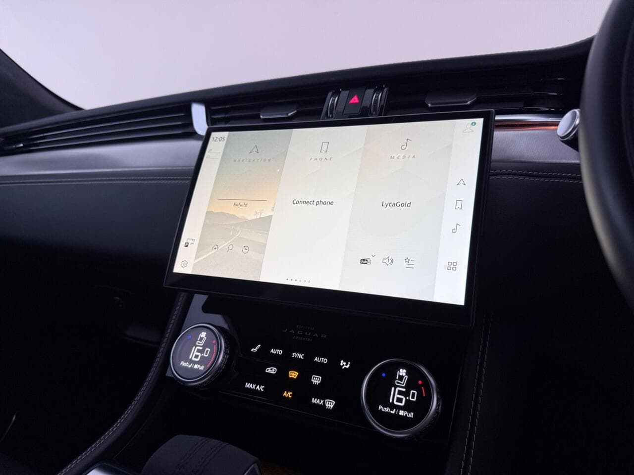Jaguar F-PACE thumbnail Infotainment System