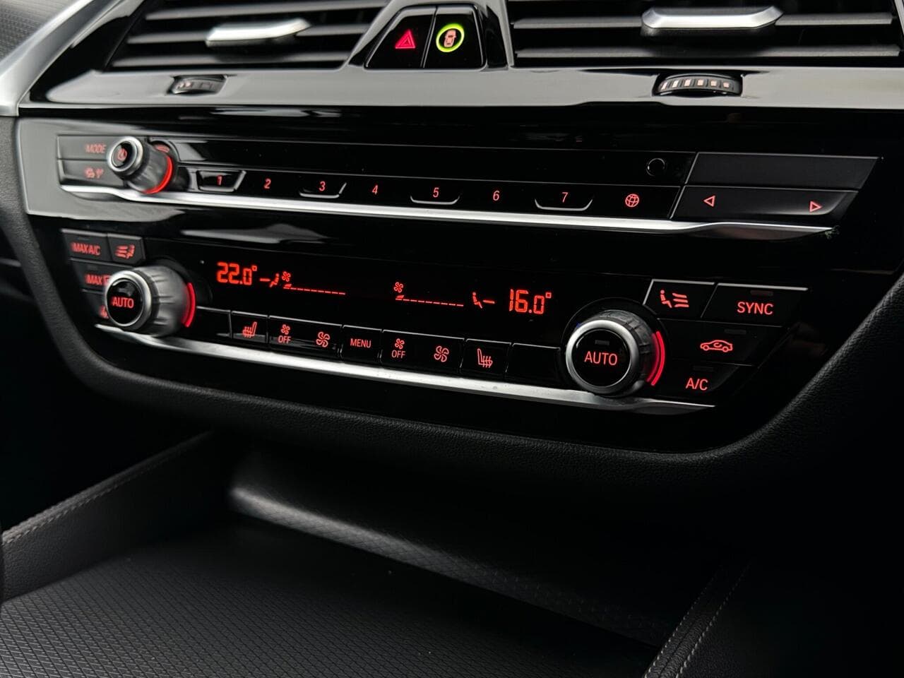 BMW 5 Series thumbnail Infotainment System