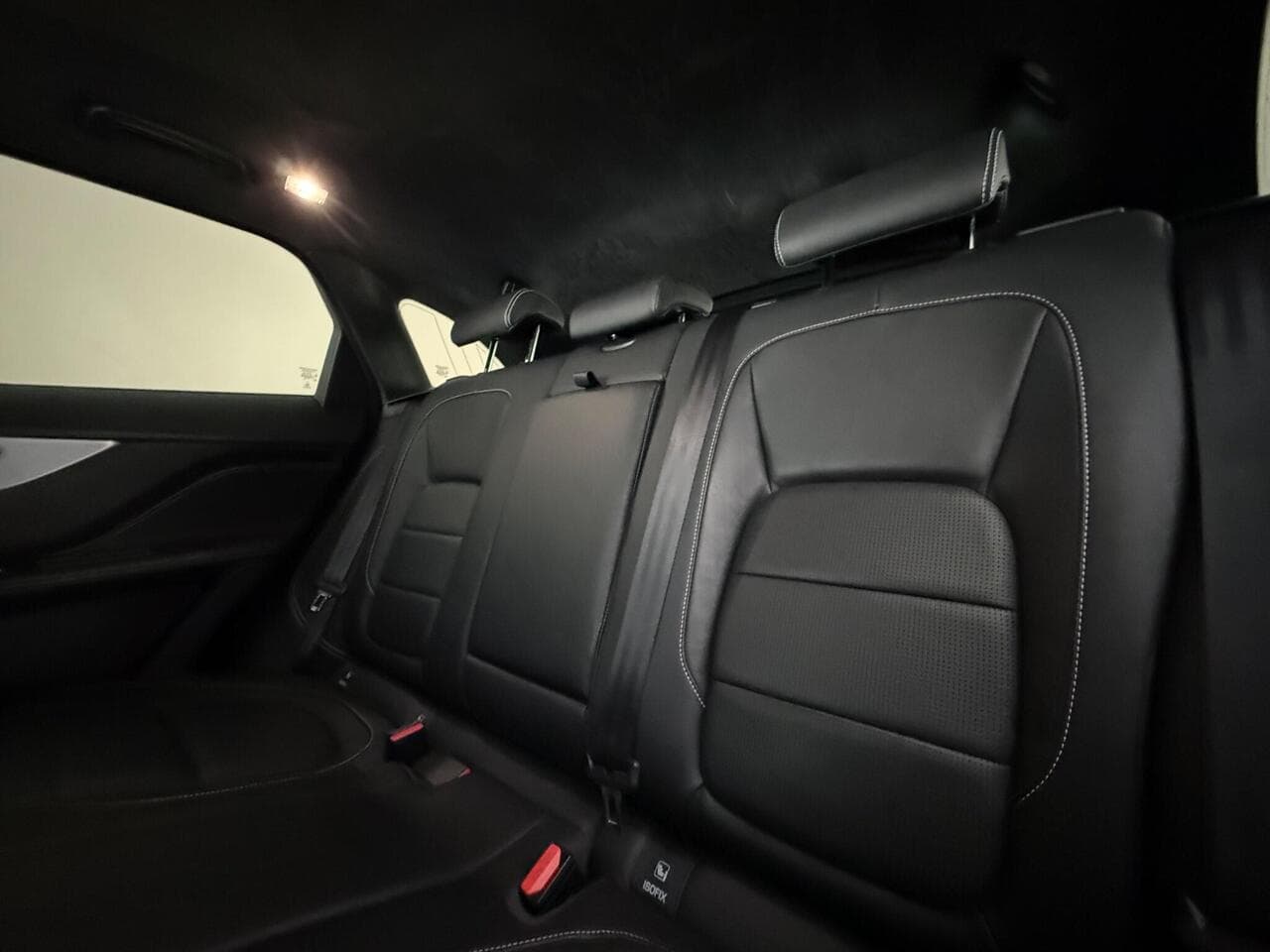 Jaguar F-PACE thumbnail Seats Rear