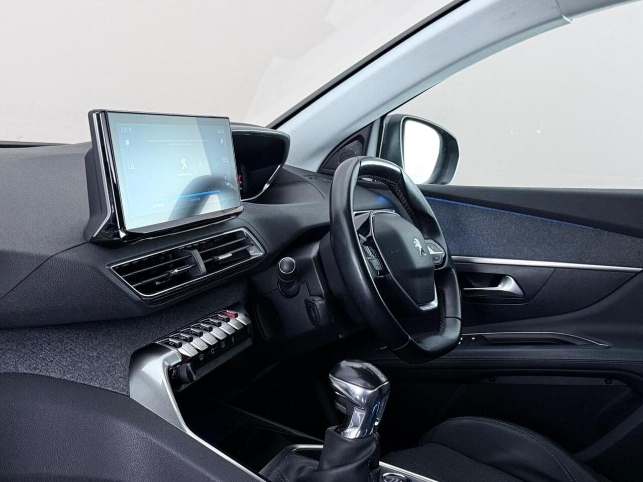 Peugeot 3008 thumbnail Interior Front