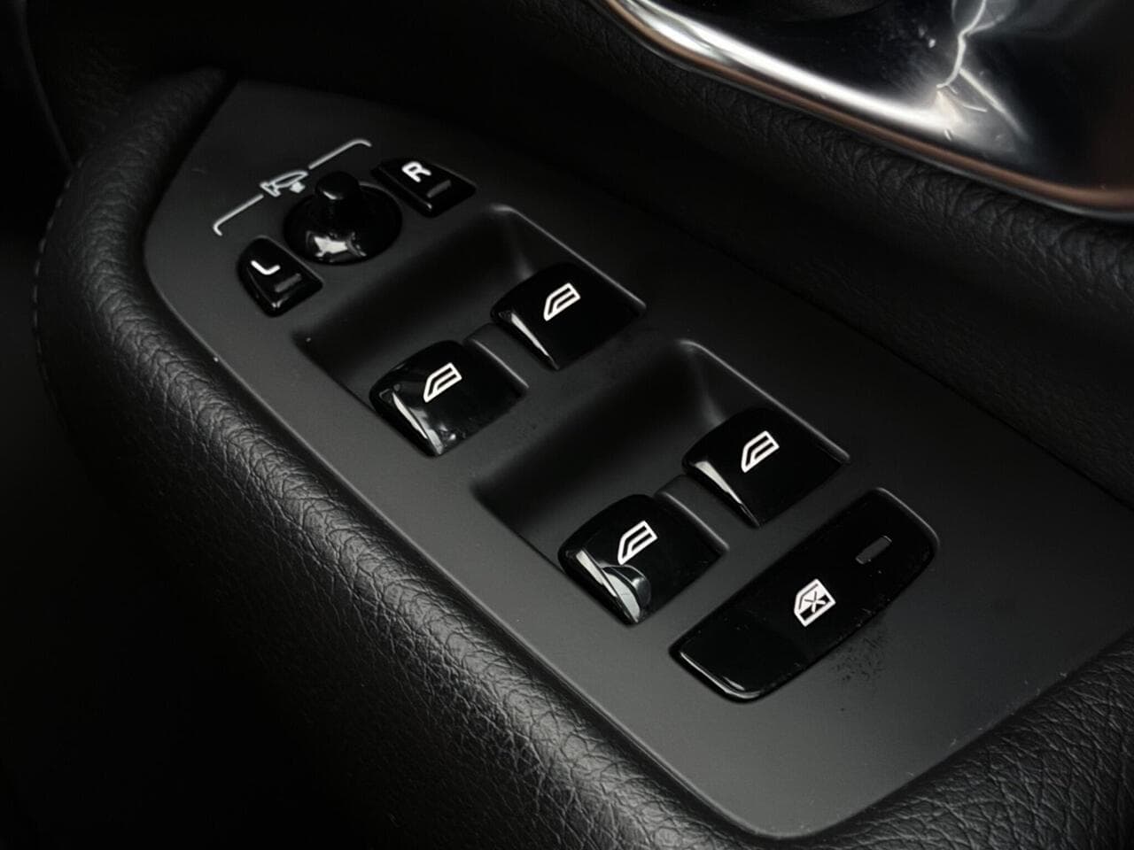 Volvo XC90 thumbnail Misc Controls