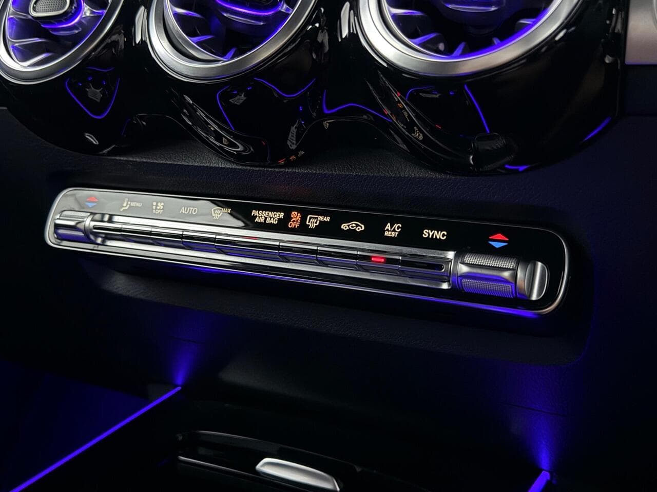 Mercedes-Benz GLB thumbnail Misc Controls