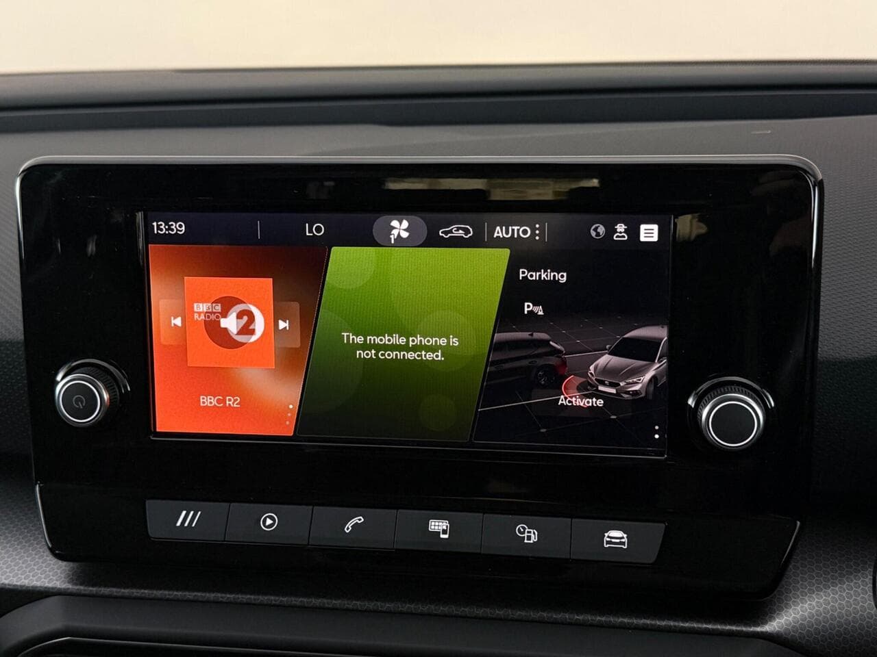 SEAT Leon thumbnail Infotainment System