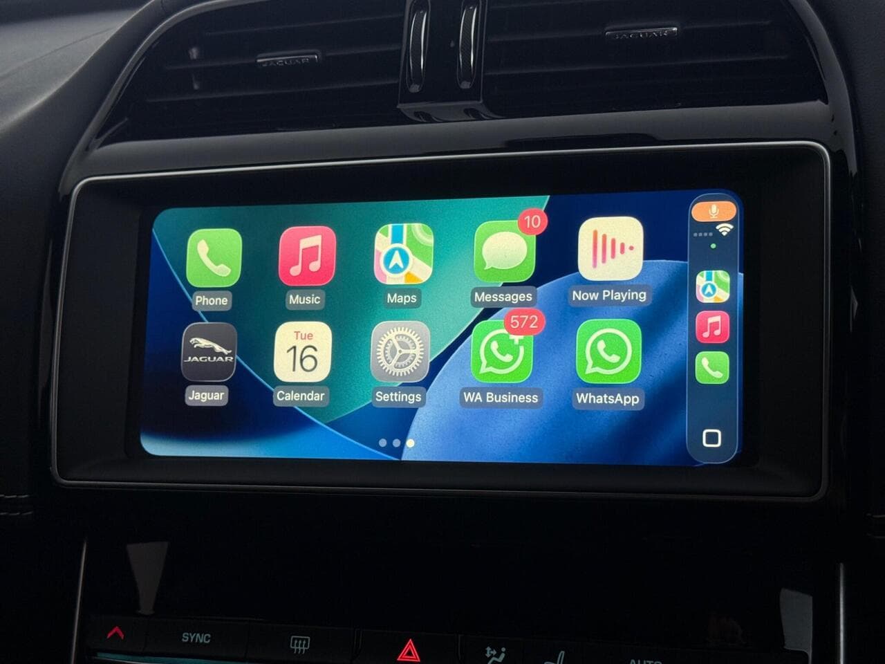 Jaguar XE thumbnail Infotainment System