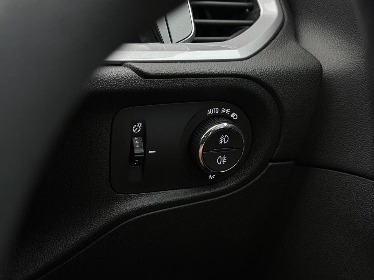 Vauxhall Grandland thumbnail Misc Controls