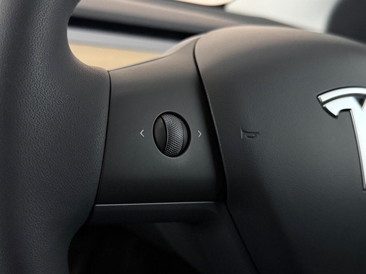 Tesla Model Y thumbnail Misc Controls