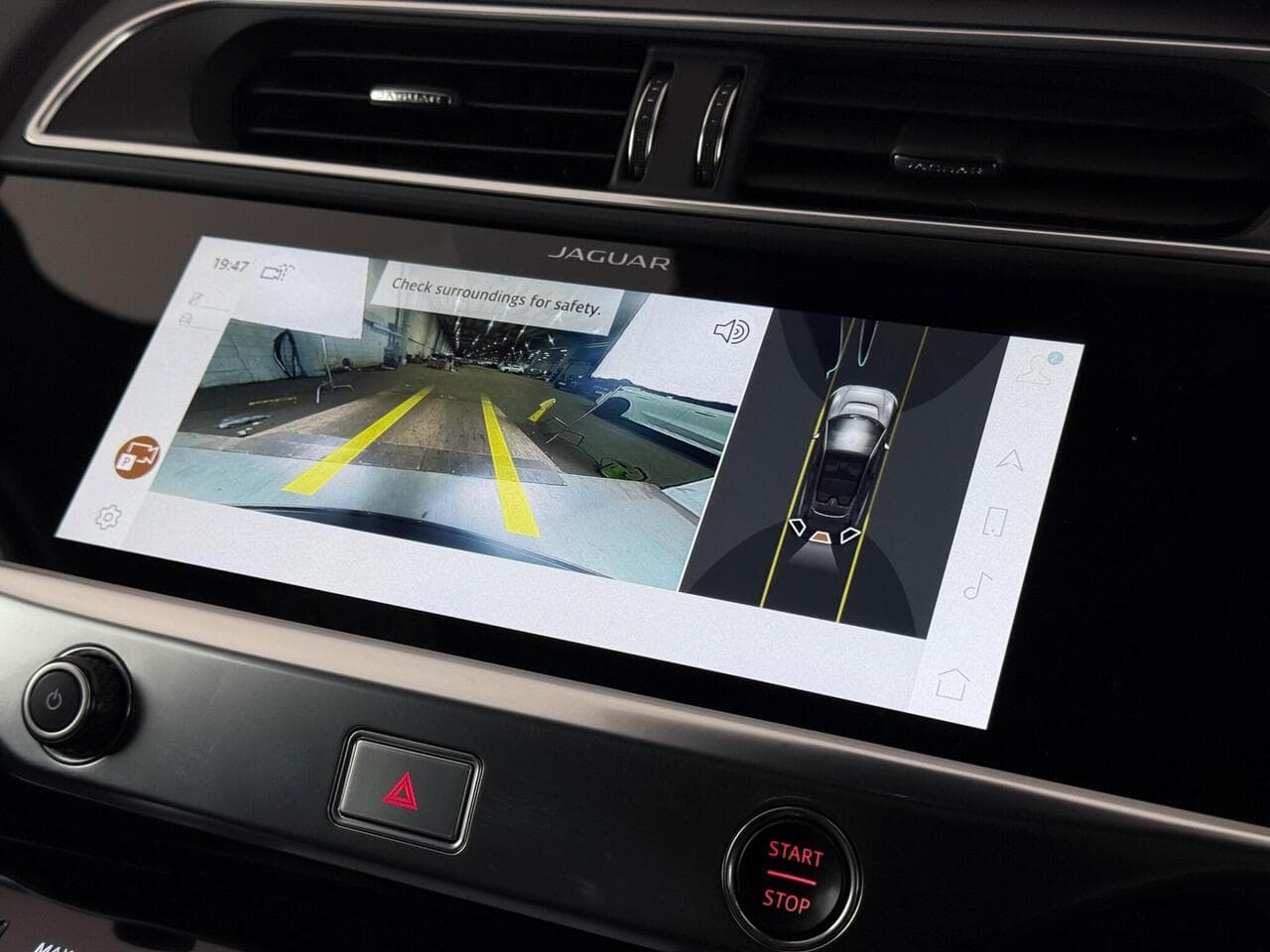Jaguar I-PACE thumbnail Infotainment System