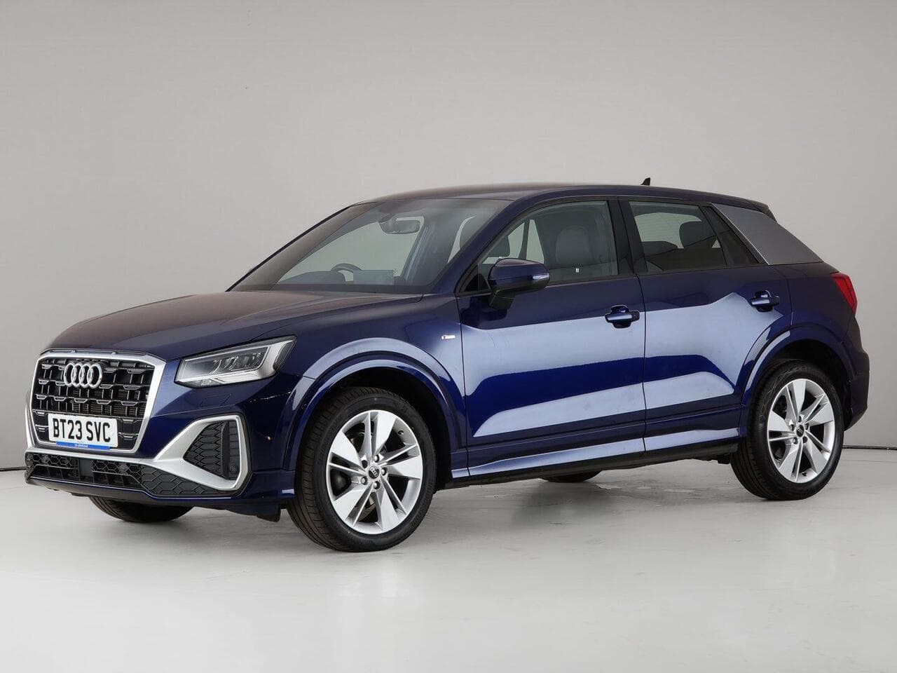 Audi Q2 thumbnail Front Left