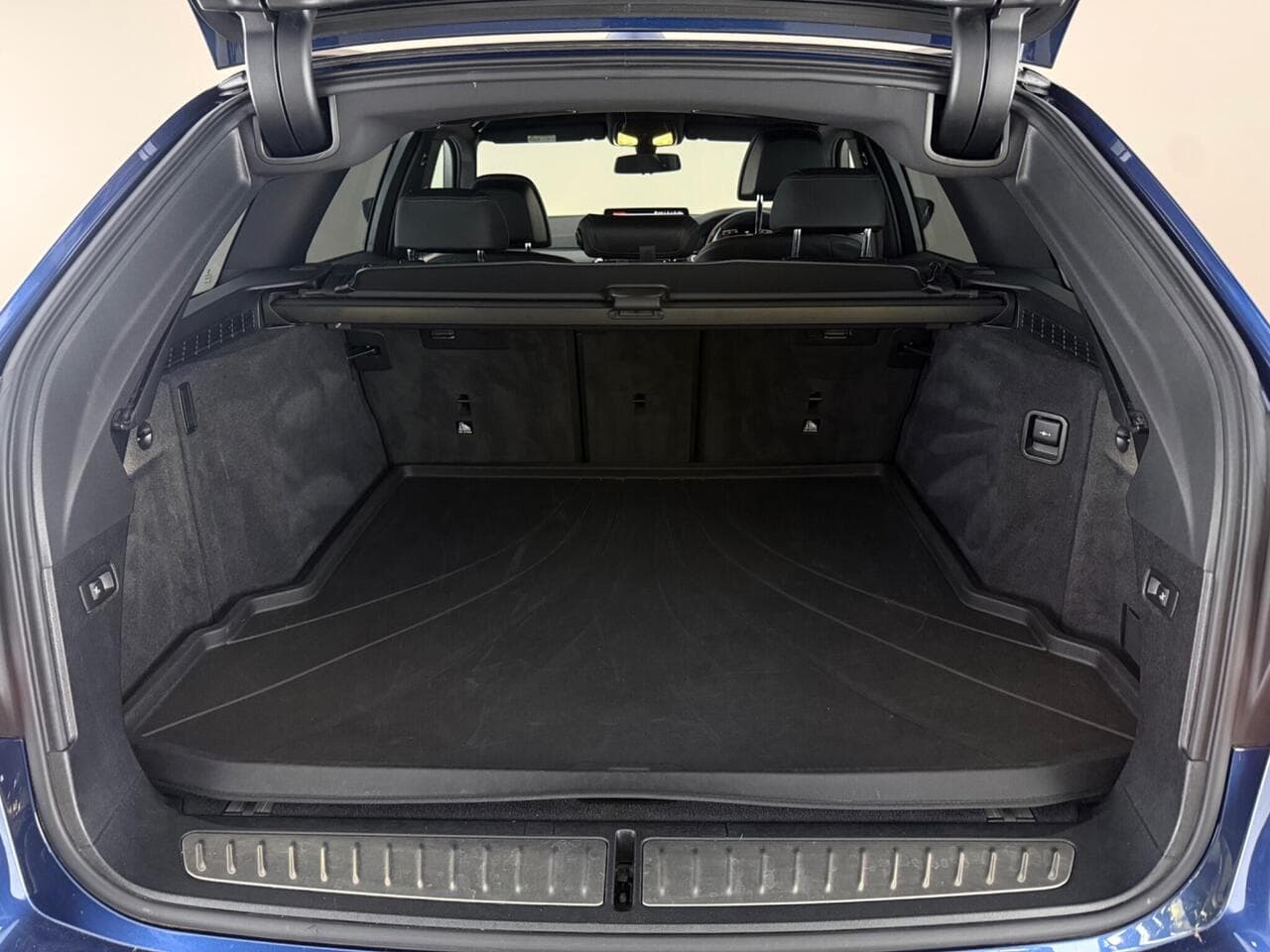 BMW 5 Series thumbnail Boot