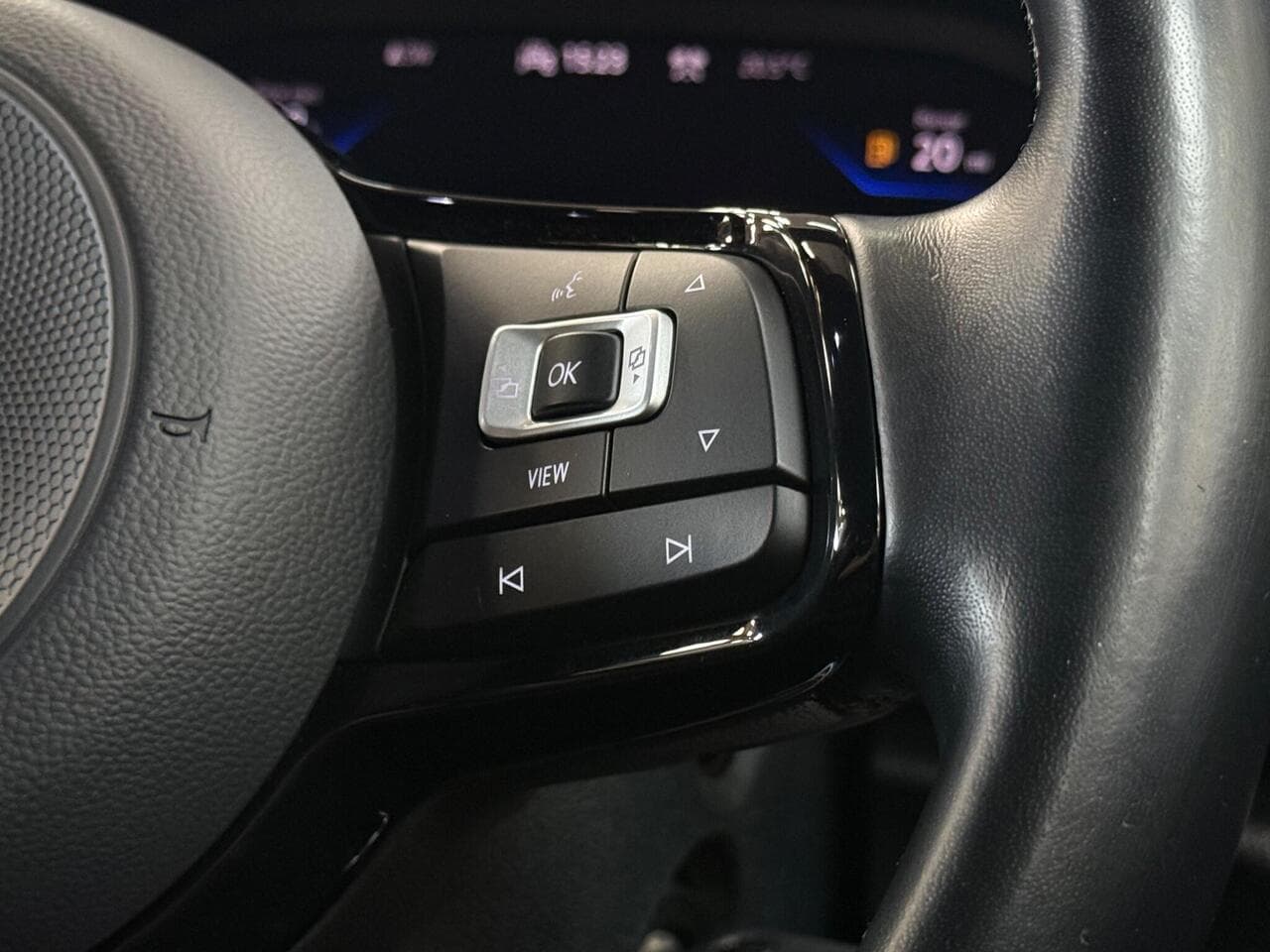 Volkswagen T-Roc thumbnail Misc Controls