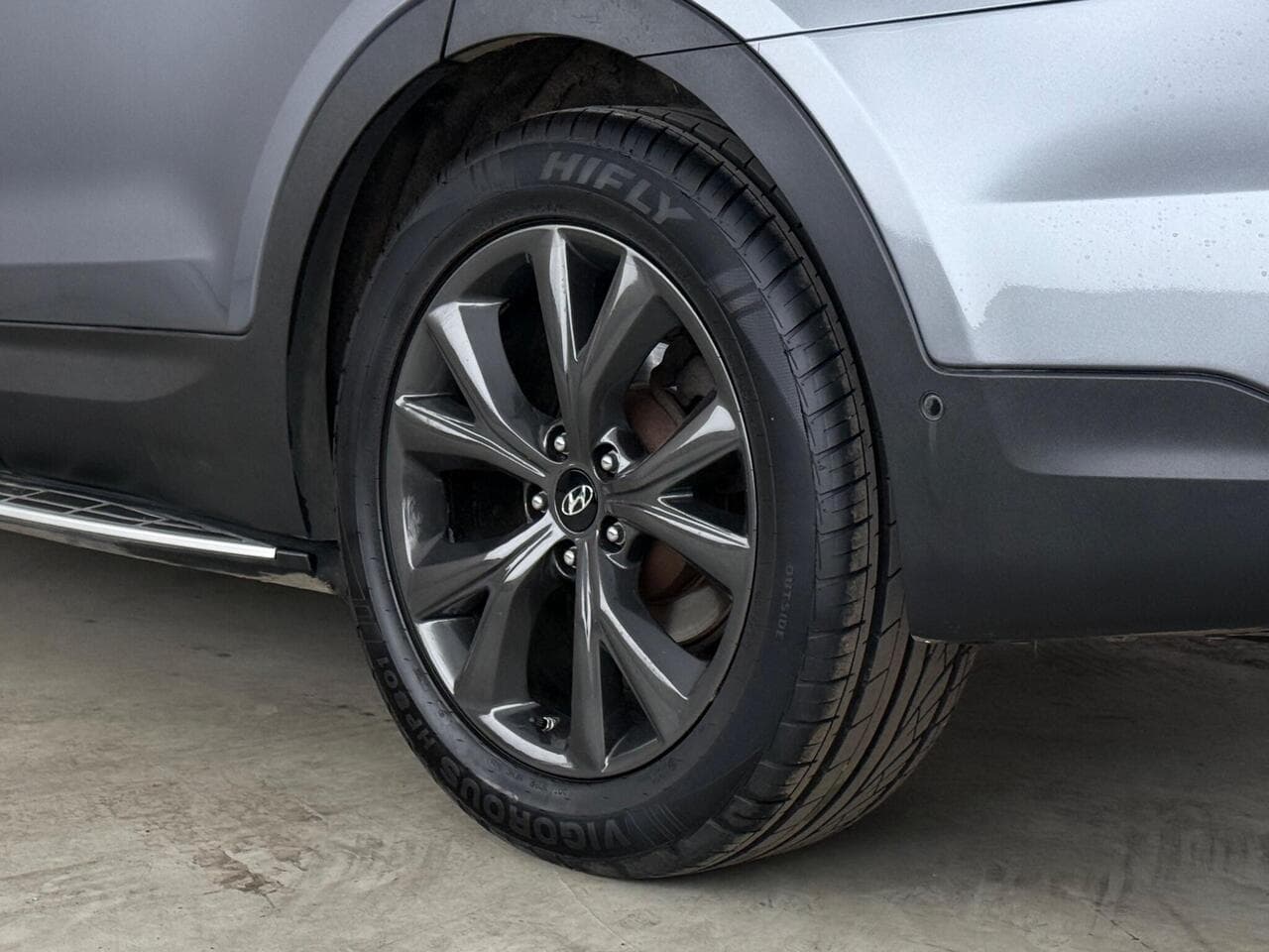 Hyundai Santa Fe thumbnail Wheel