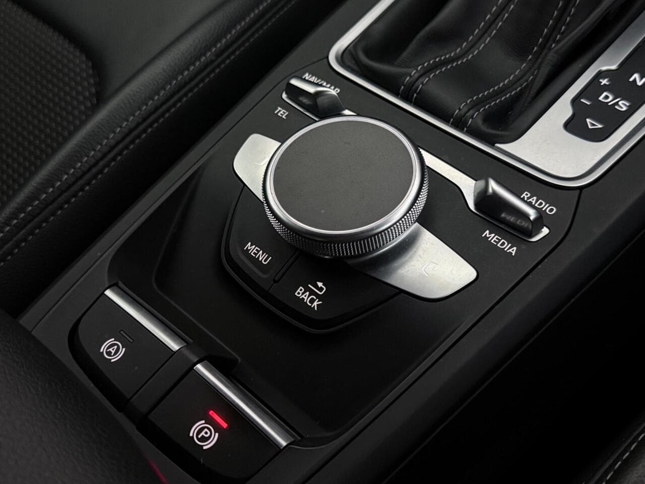 Audi Q2 thumbnail Misc Controls
