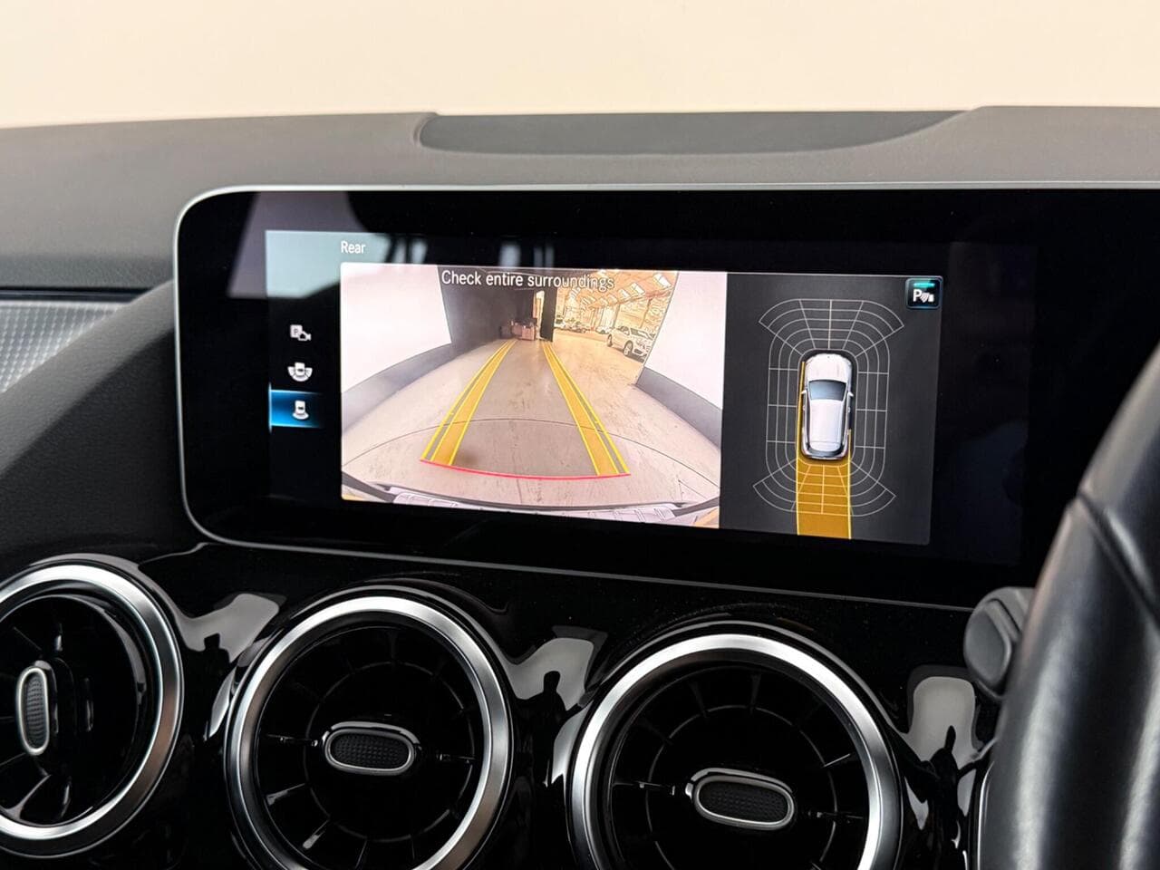 Mercedes-Benz GLA thumbnail Infotainment System