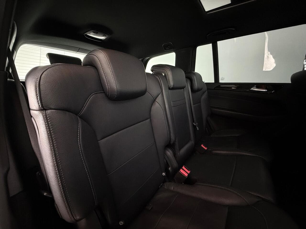Mercedes-Benz GLS thumbnail Seats Rear