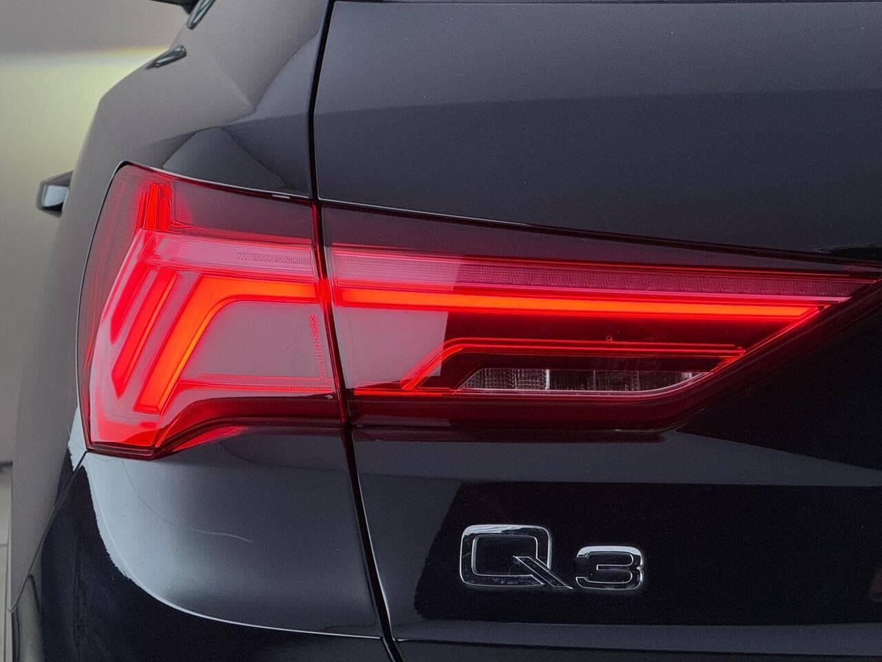 Audi Q3 thumbnail Lights Rear