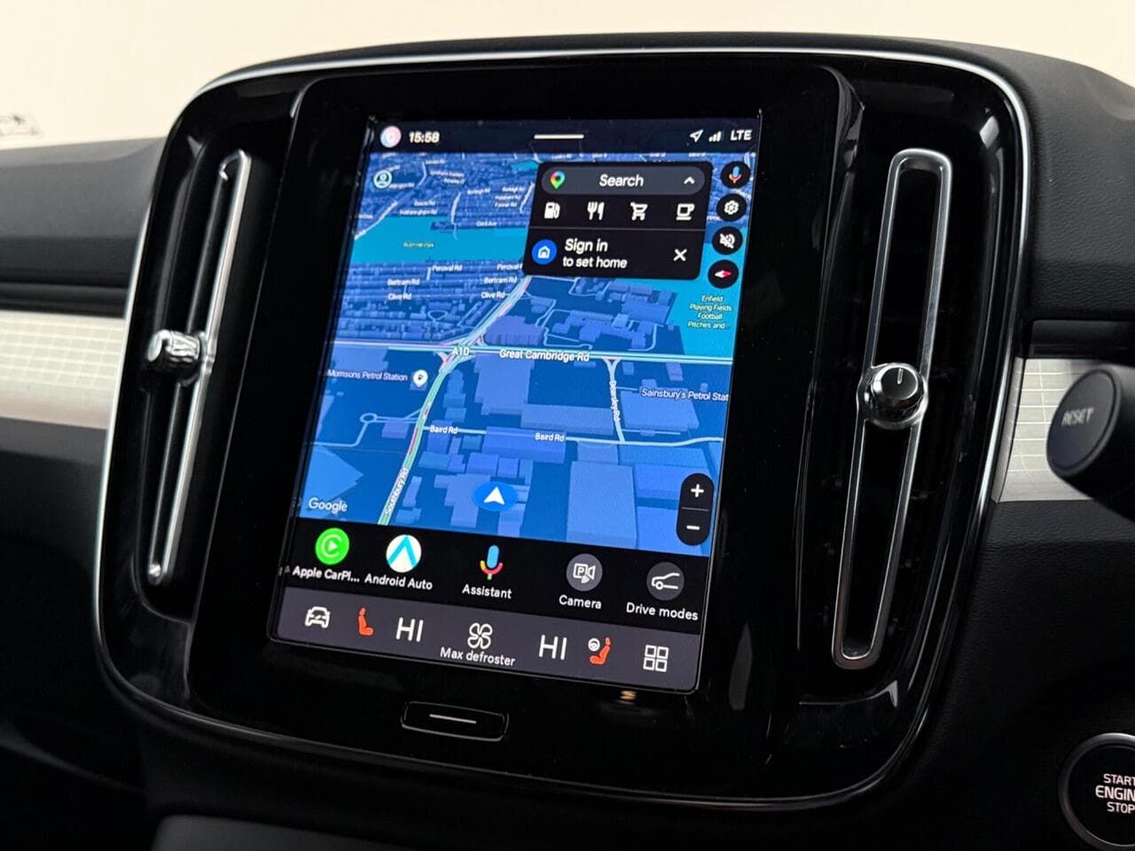 Volvo XC40 thumbnail Infotainment System