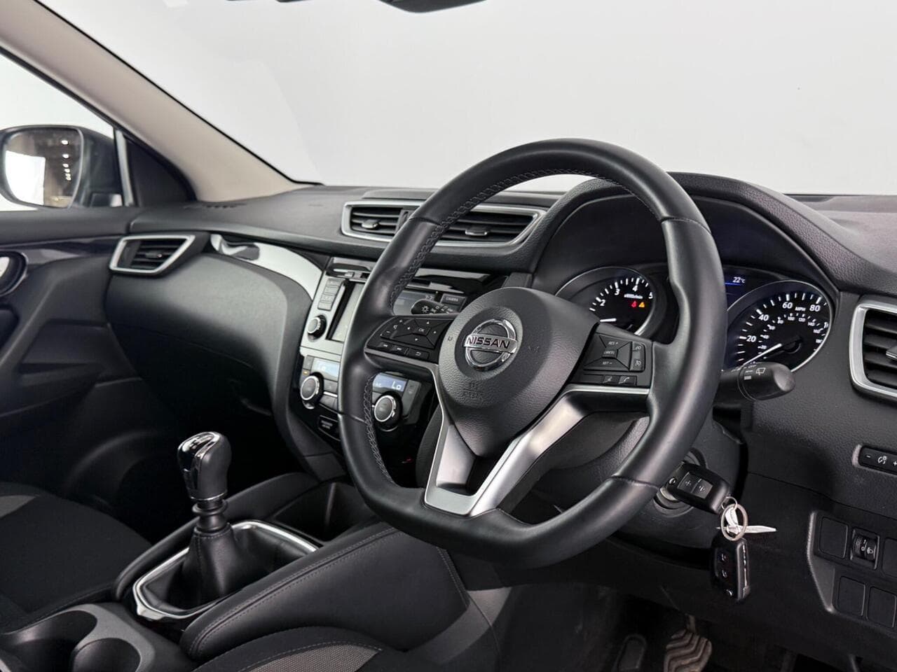 Nissan Qashqai thumbnail Interior Front