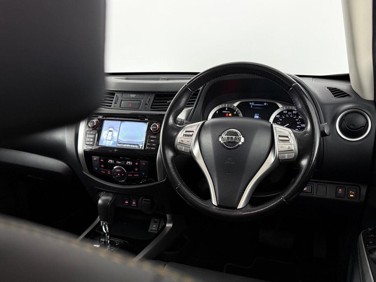 Nissan Navara thumbnail Steering Wheel