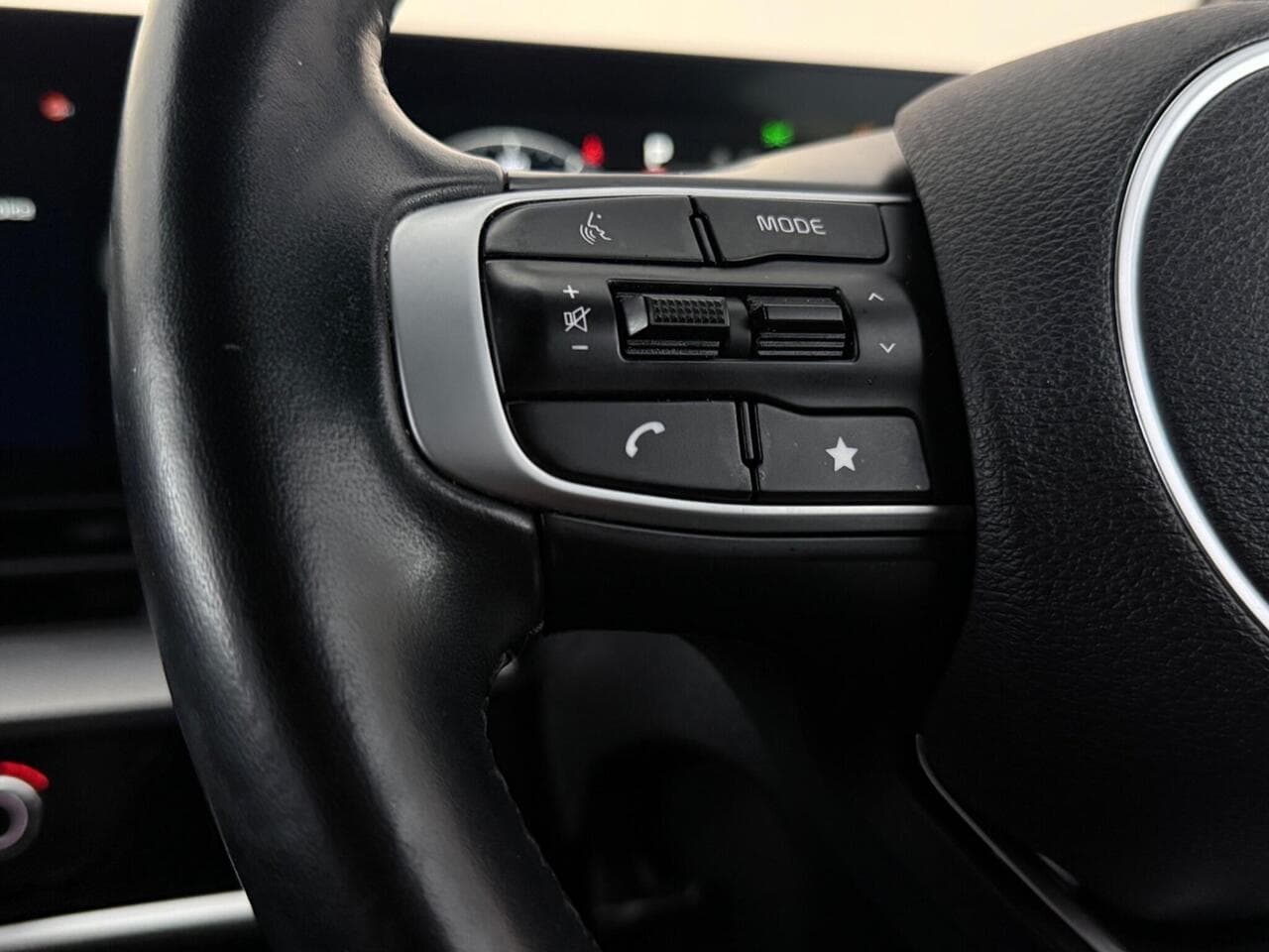 Kia Sportage thumbnail Misc Controls