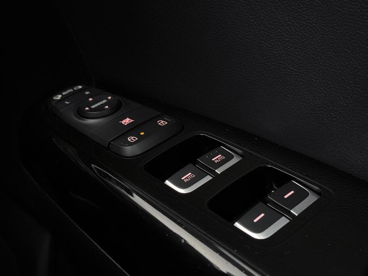 Kia Sportage thumbnail Misc Controls