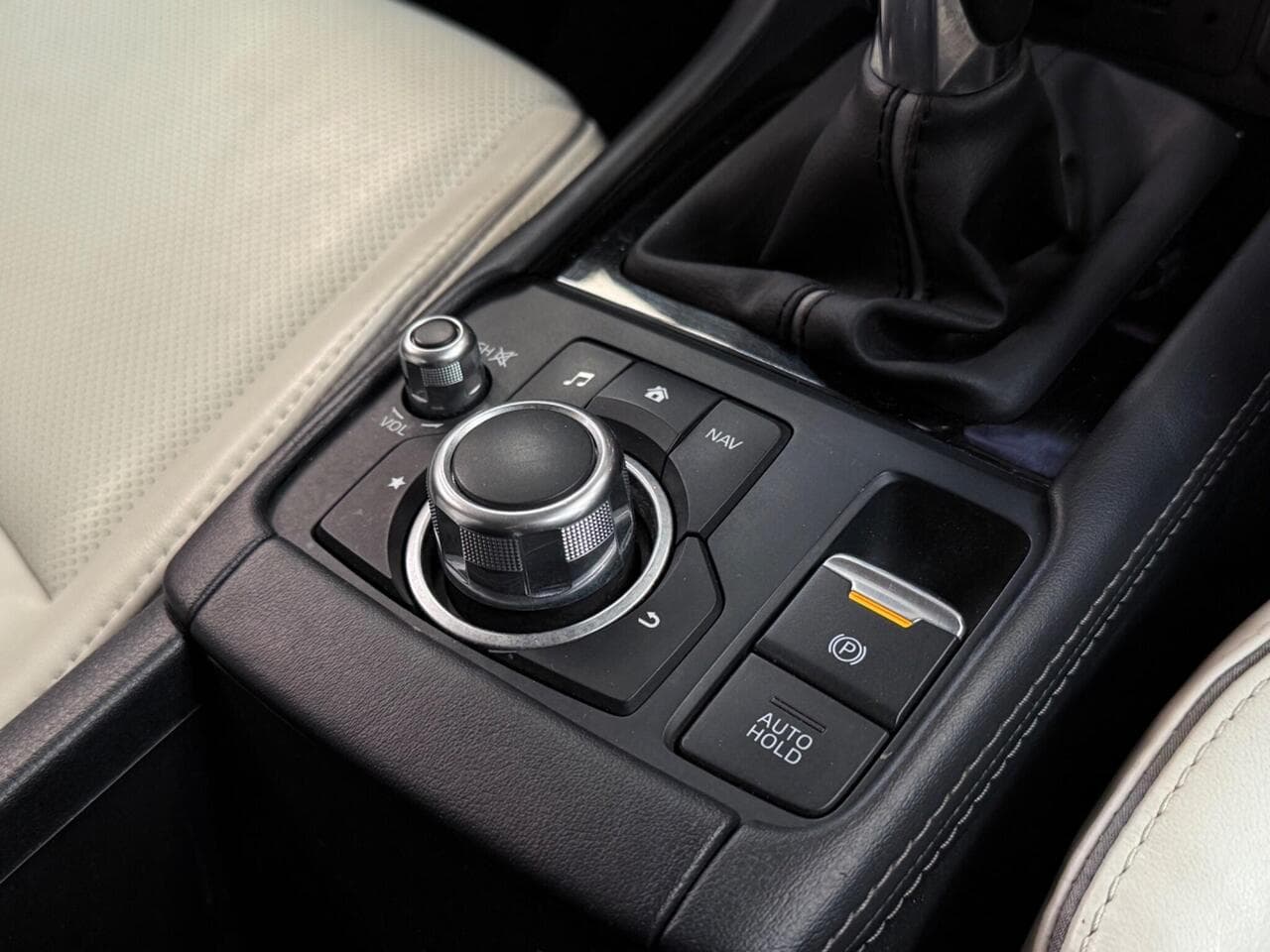 Mazda CX-3 thumbnail Misc Controls
