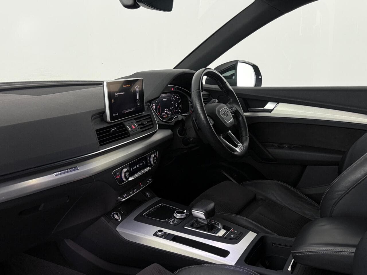 Audi Q5 thumbnail Interior Front