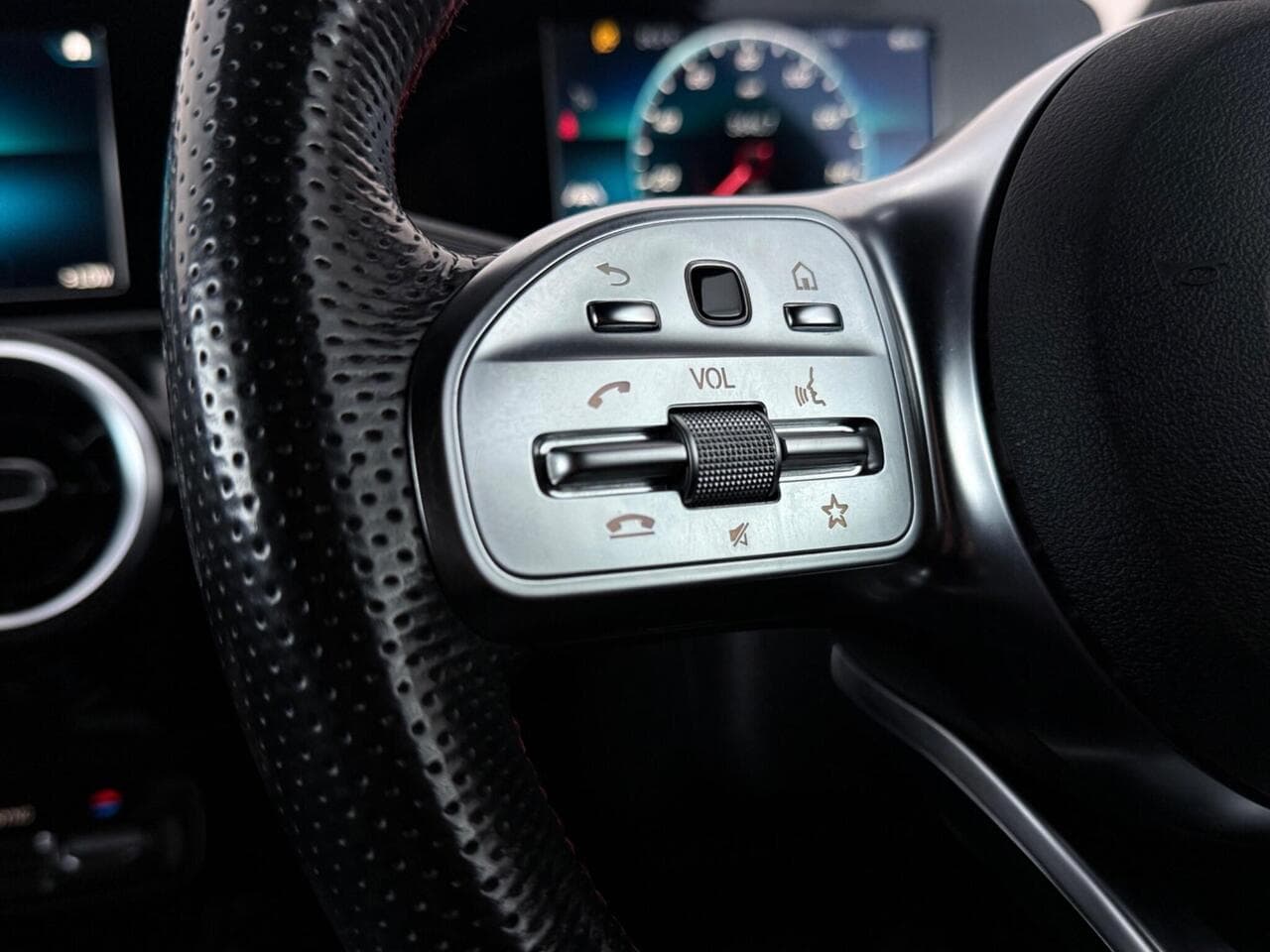 Mercedes-Benz A Class thumbnail Misc Controls