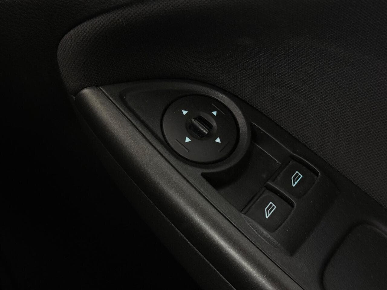 Ford Focus thumbnail Misc Controls