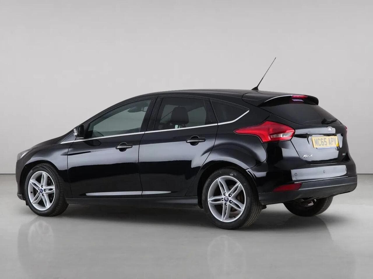 Ford Focus thumbnail Side Left