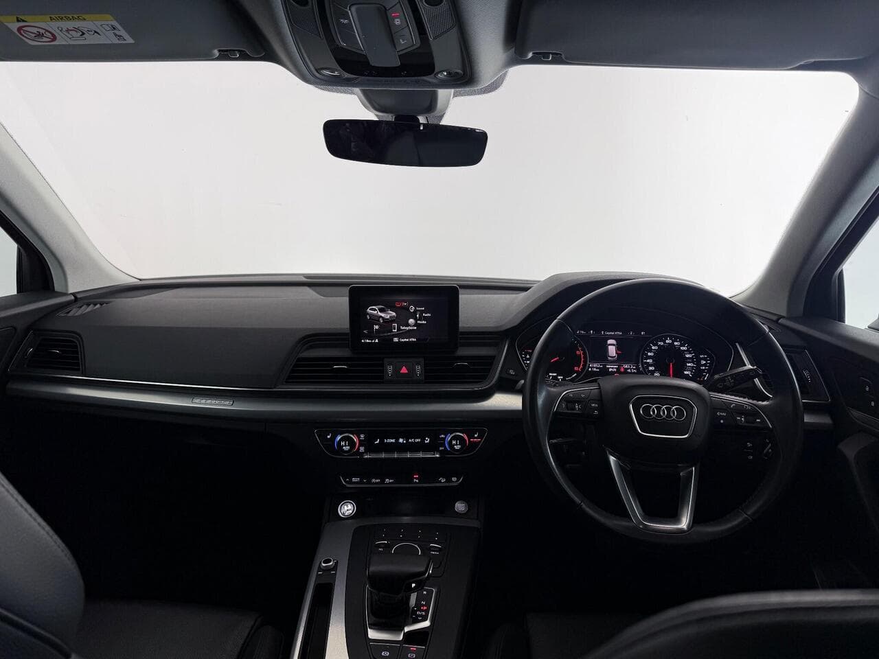 Audi Q5 thumbnail Interior Front