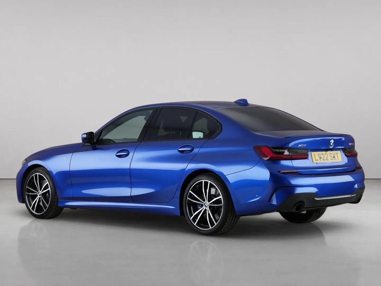 BMW 3 Series thumbnail Rear Left